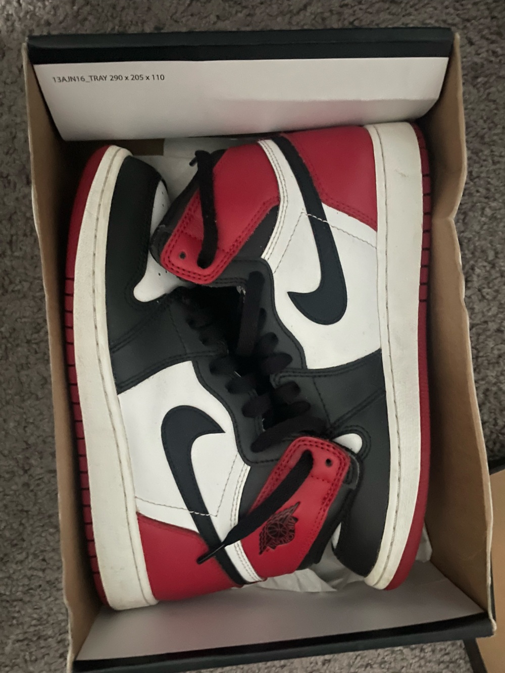 Jordan 1 Retro Black Toe